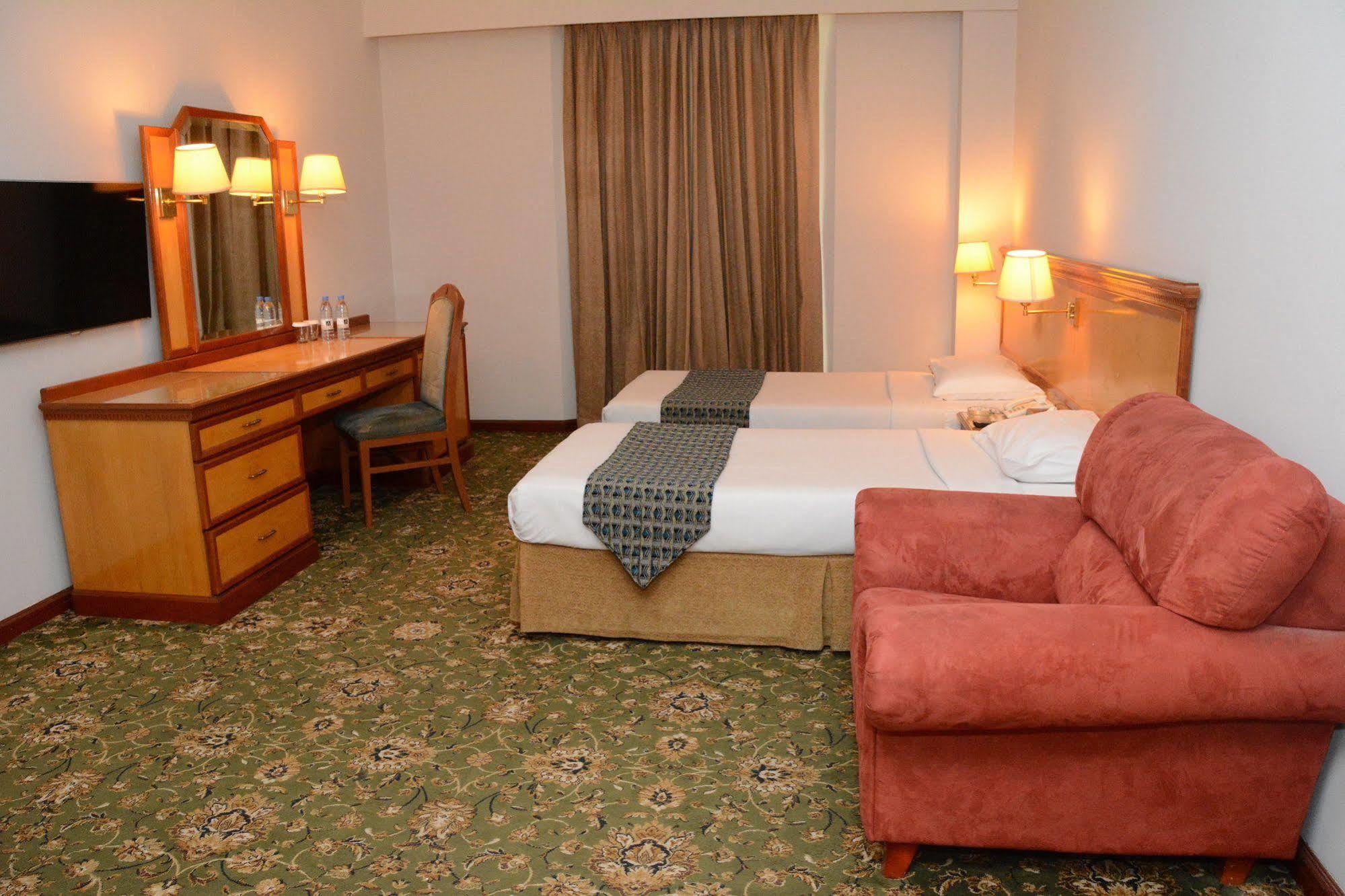 Phoenicia Hotel Manama Exterior photo