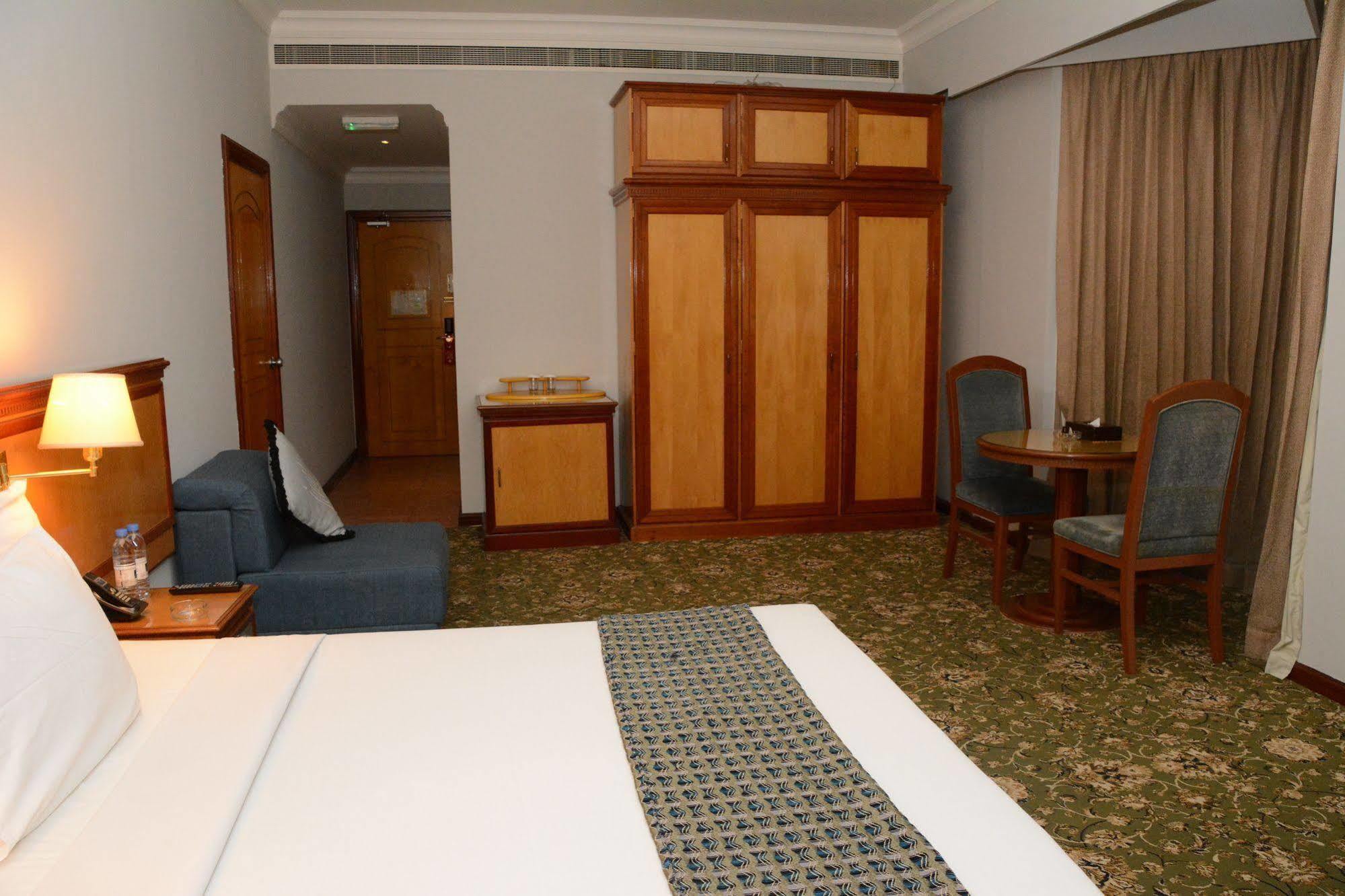 Phoenicia Hotel Manama Exterior photo